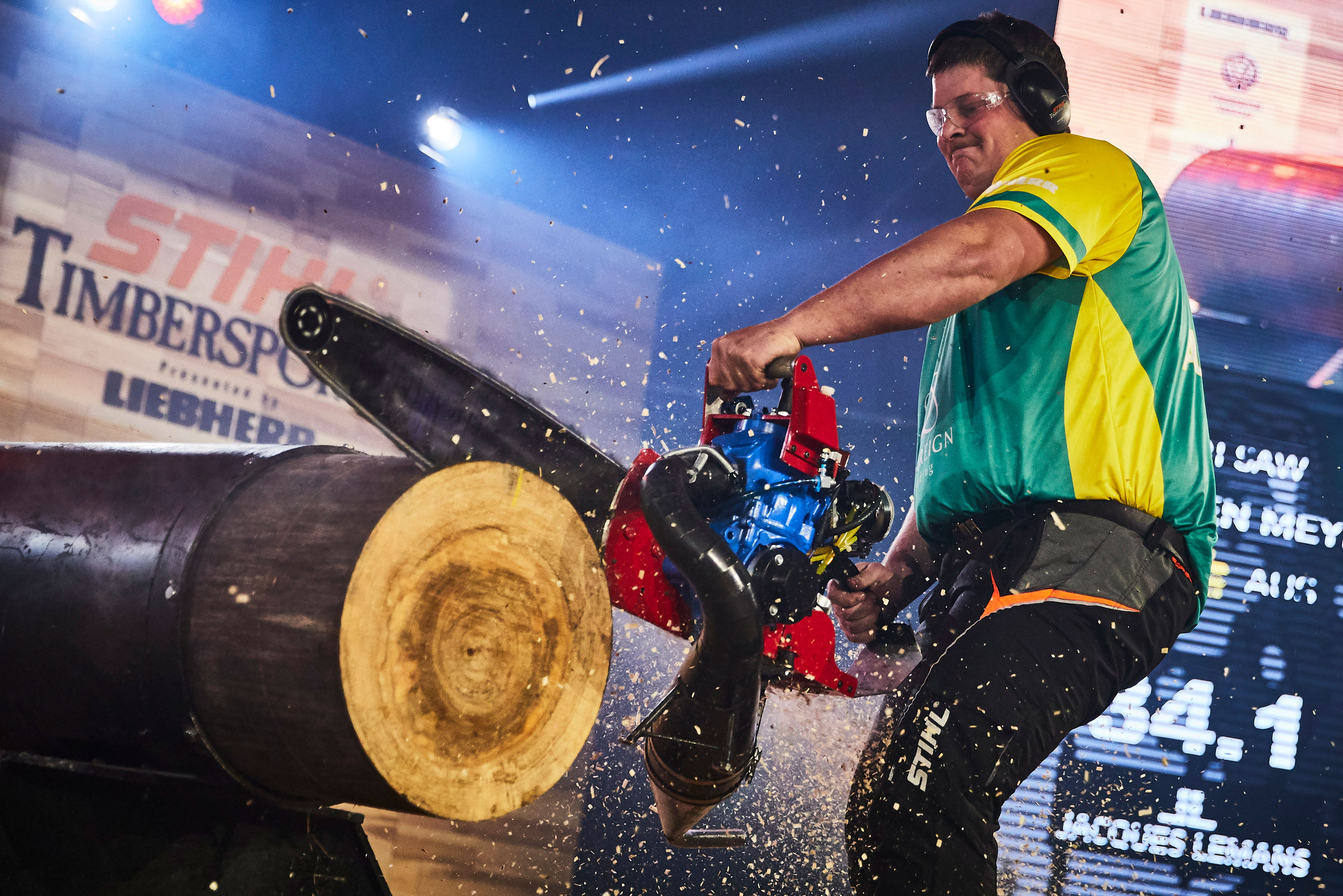 Der STIHL TIMBERSPORTS® Einzel-Weltmeister von 2019 Brayden Meyer aus Australien entscheidet den Titel im finalen Heat an der Hot Saw für sich. 