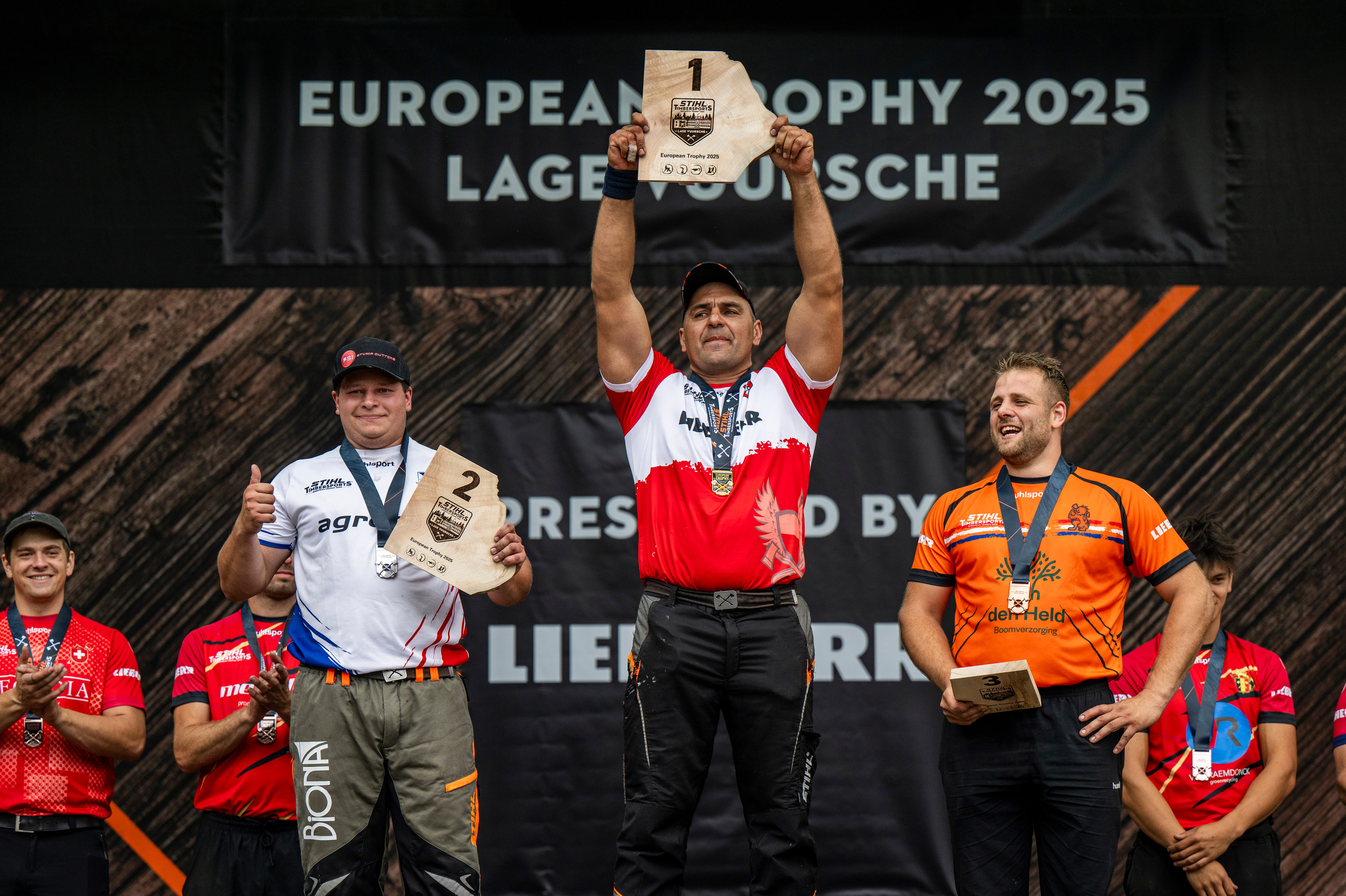 Das Podium der European Trophy 2025:  Matyáš Klíma (l.) als Zweiter, Sieger Michał Dubicki und der Dritte Redmer Knol.
