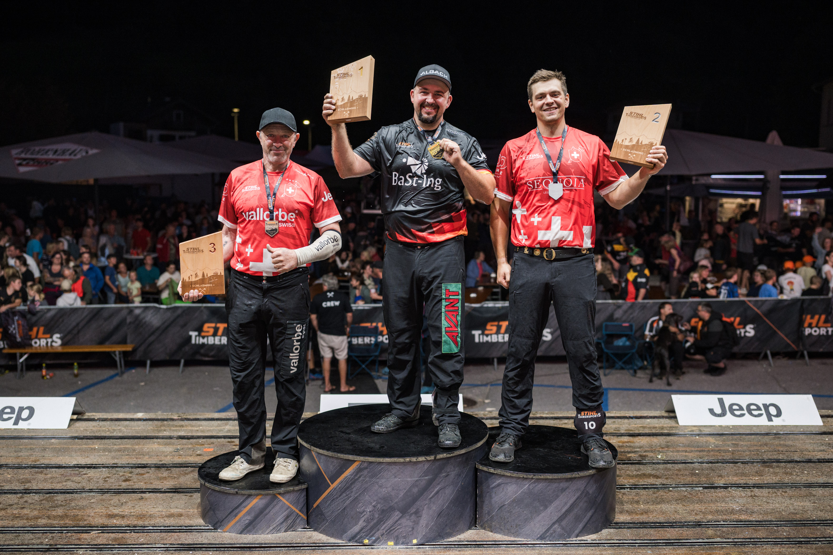 Das Podium vom TIMBERSPORTS® DACH-Finale 2026: Christopher Geissler (l.), Danny Martin (m.) und Oliver Reinhard (r.) 