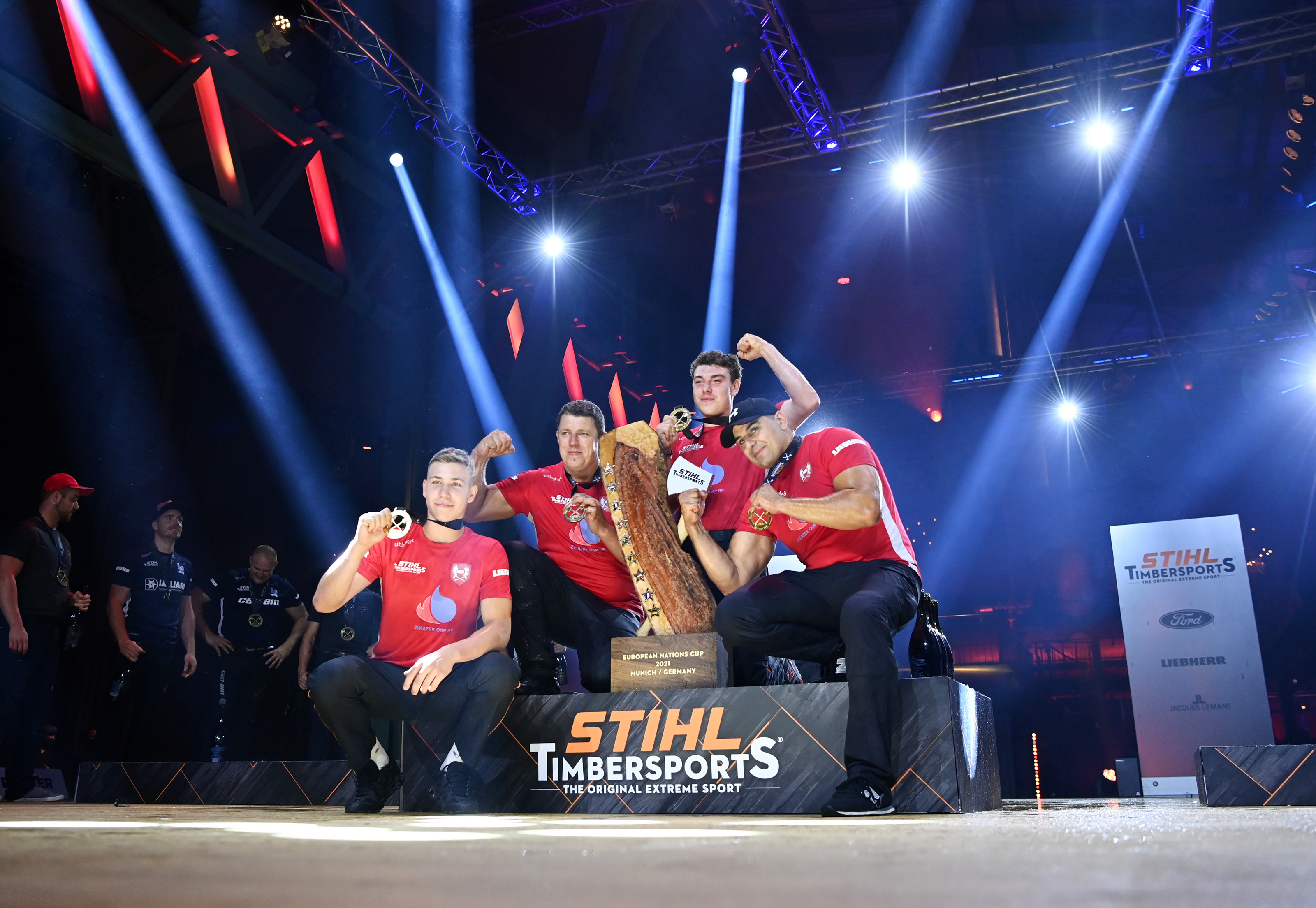 Team Polen um Szymon Groenwald, Krystian Kaczmarek, Mikołaj Groenwald und Michał Dubicki lässt sich als erster STIHL TIMBERSPORTS® European Nations Cup Champion feiern.