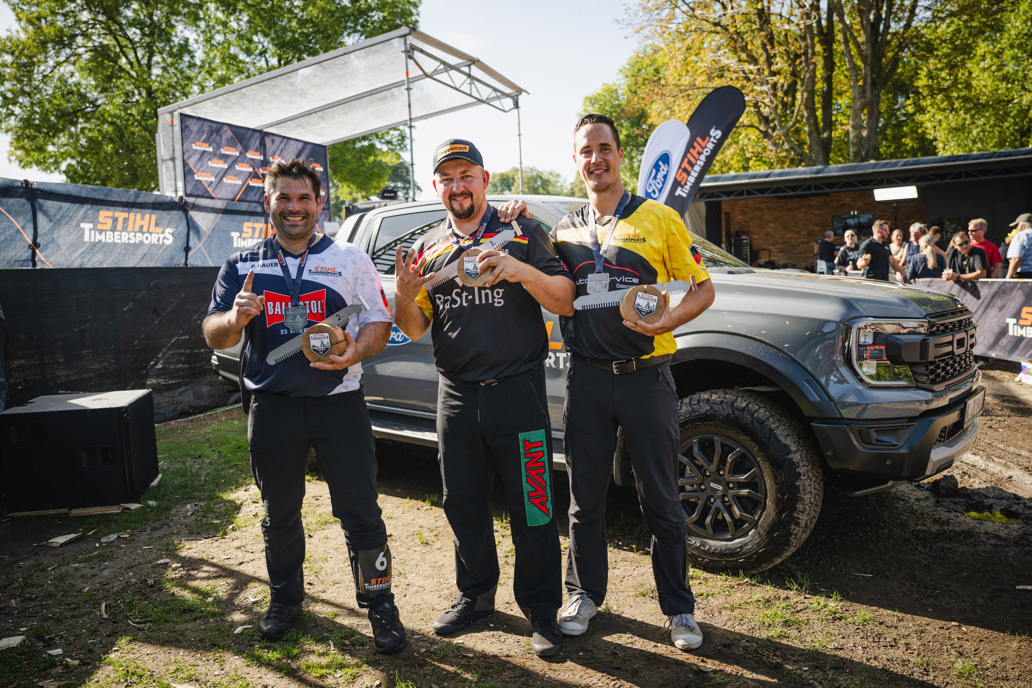 Danny Martin (centre) triumphs at the 2023 German Championship ahead of Peter Bauer (l.) and Stephan Odwarka (r.).