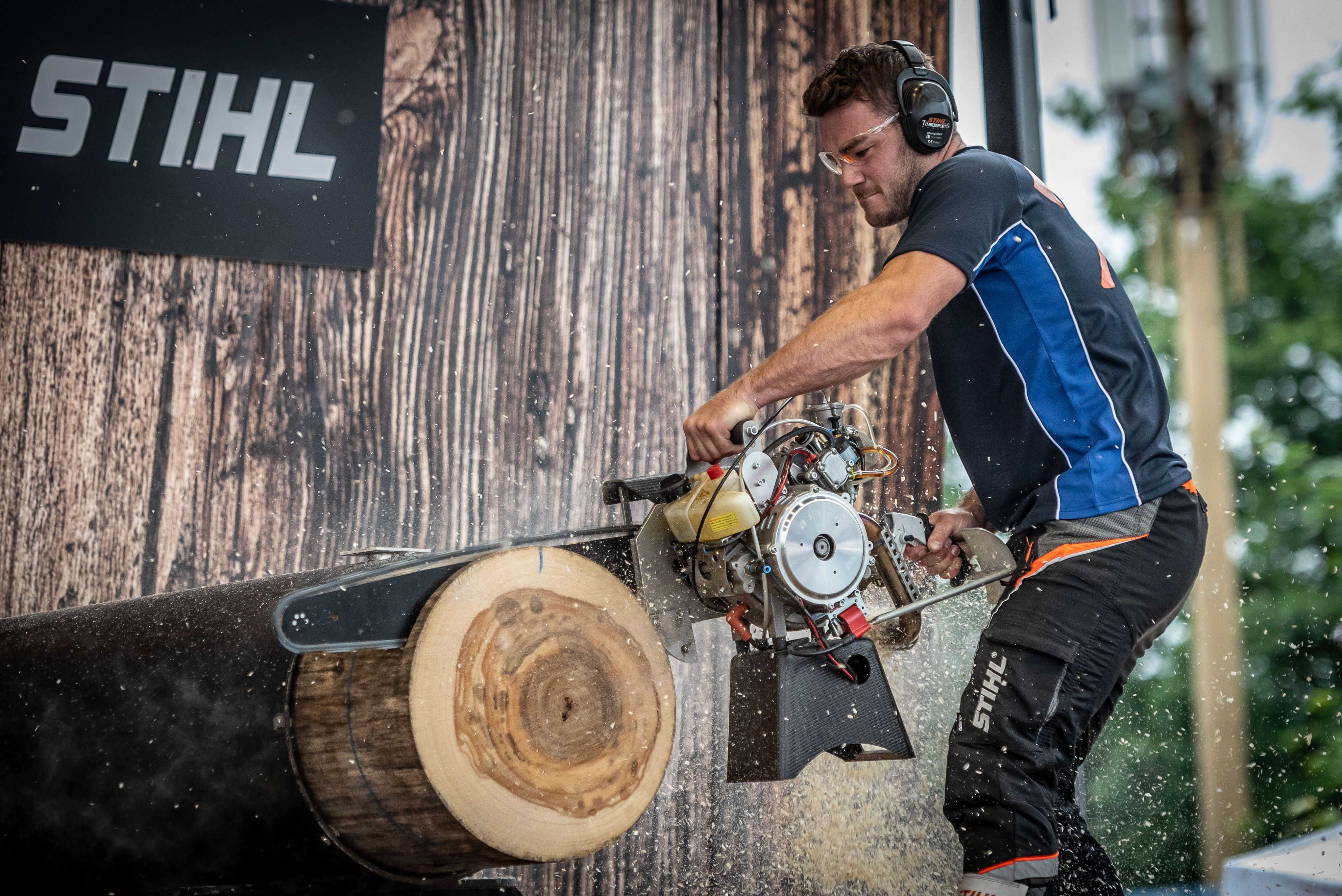 British athlete Glen Penlingtopn on the Hot Saw.