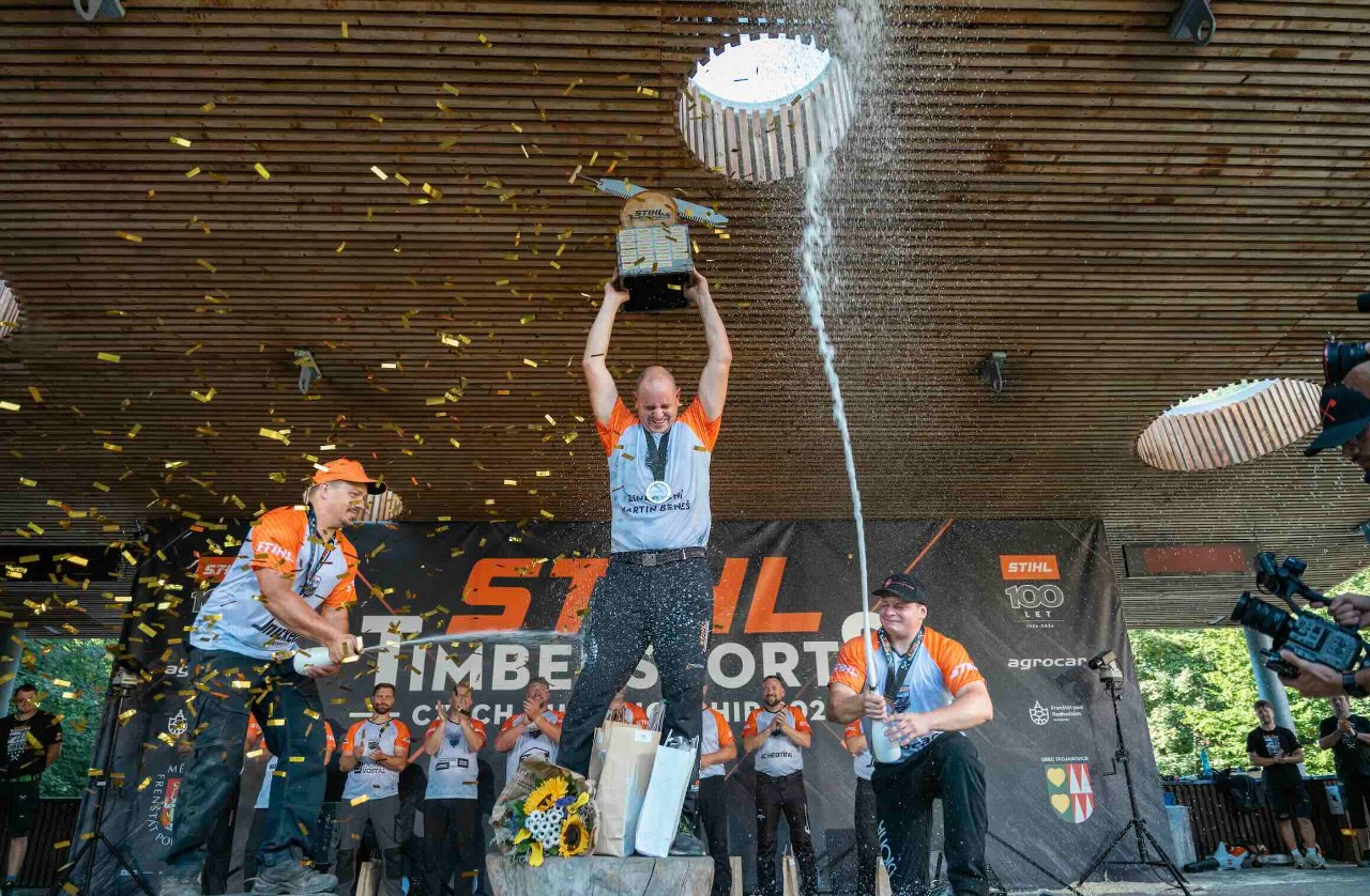 Martin Kalina celebrates his victory. Zdeněk Mařas (left) finished second with 70 points, ahead of last year's winner, Matyáš Klíma (right).