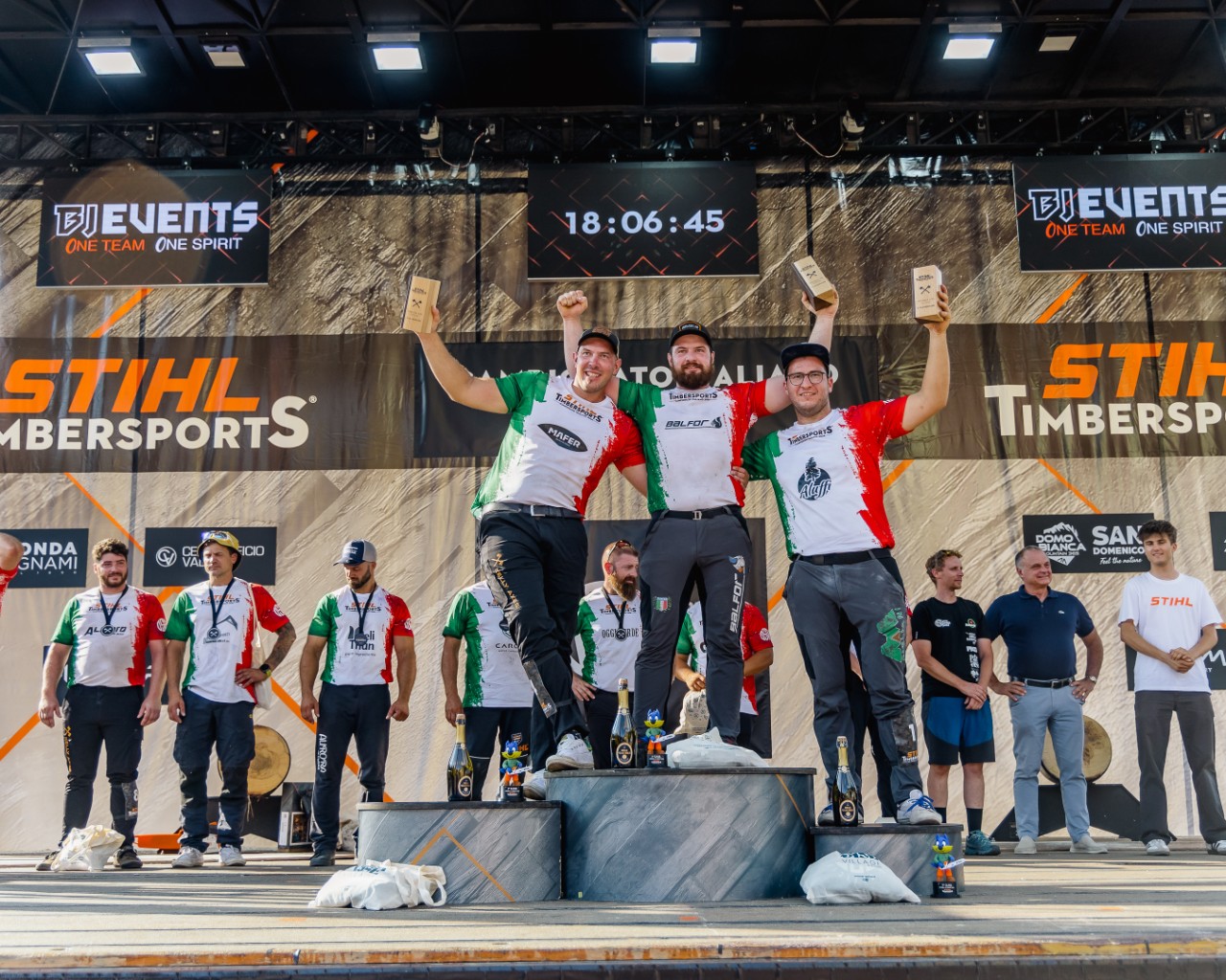 Il podio dell’Italian Pro Championship: Alessandro Ciaponi (al centro) ha vinto davanti al campione in carica Michel Perrin (a sinistra) e a Michael del Pin (a destra). 